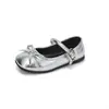 Zapatos Individuales de Nuevo Estilo para Niñas Mayores, Zapatos de Cuero Estilo Coreano Plateados Poco Profundos Primavera 2026 para Niñas, Zapatos de Baile de Rendimiento para Niños