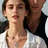 Collar con Colgante en Forma de Corazón de Diseño de Nicho de Lujo Ligero Europeo y Americano, Cadena para Clavícula Moderna y Elegante, Joyería Versátil para el Uso Diario