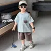 Traje de Manga Corta para Niños Verano 2026 Nuevo Estilo Ropa para Niños Estilo Coreano Camiseta Pantalones Cortos de Verano para Bebé Atractivos Conjunto de Dos Piezas Moderno