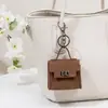 Encanto de Bolso Retro Llavero Billetera Bolsa para Guardar Llaves de Coche Sobre Rojo Funda para Auriculares Colgante Versátil para Bolso