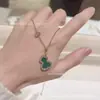 Colar de Cabacinha em Ouro Rosé 18K com Ágata Vermelha para Mulheres, Pingente de Madrepérola Branca de Alto Padrão, Corrente para Clavícula de Luxo Leve Presente