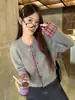 Cardigan de tricô patchwork xadrez falso duas peças feminino outono e inverno macio e ceroso casaco de suéter peça de baixo cinza top de ombro reto