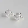 Brincos Plissados de Flor Cremosa Fosca Assimétricos Estilo Coreano para Mulheres Estilo Ins Design de Nicho Brincos Versáteis