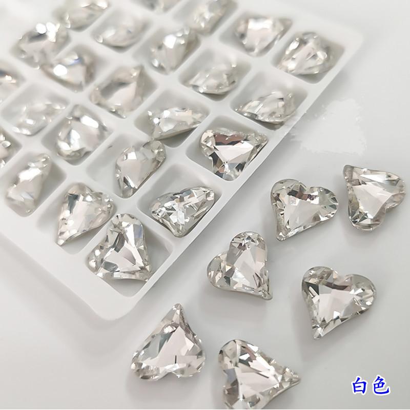 SKU-06-歪心白色