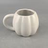 Venta al por mayor de fábrica Taza de cerámica de Halloween Forma de calabaza Taza para beber Puede logotipo Taza de café de cerámica