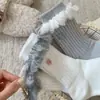 Calcetines de Lana de Media Pantorrilla con Botones y Adorno de Encaje Peludo para Ropa de Exterior Estilo Jk Juvenil Moderno Gruesos Cálidos Calcetines Caídos