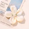 Ins Niche Elegante Estilo Crema Similar al Satén Flor de Cinco Pétalos DIY Ropa Tocado Broche Zapatos y Sombreros Accesorios Materiales y Componentes
