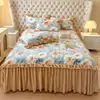 Falda de Cama de Felpa de Leche de Invierno Pieza Única Colcha Acolchada con Volante Dos en Uno Colcha Engrosada Juego de Ropa de Cama de Felpa de Coral Antideslizante
