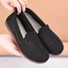 Sapatos de Tecido Velho de Pequim, Vazados, Respiráveis e Frescos, Femininos de Malha Elástica com Solado Grosso Respirável Antiderrapante Slip-On Sapatos Casuais para Mãe