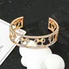 Venta Directa de Fábrica, Galvanizado Personalizado, Fundición a Presión, Aleación de Zinc, Diamante de Punto, Pulsera Calada, Joyería Exquisita