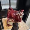 Bolso pequeño plateado para mujer, nuevo bolso de moda 2024, sencillo, para debajo del brazo, elegante y combinable, bandolera de hombro, tipo almohada.