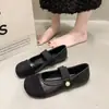 Nova Coleção Primavera/Outono 2026: Sapatos Mary Jane estilo francês com bico quadrado, design color-block, sola macia para uso confortável e enfeites de pérolas