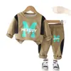 Conjunto de Roupas de Outono para Meninos 2026 Novo Conjunto de Primavera e Outono para Bebês e Crianças Moletom com Letras de Bebê Pequeno Conjunto de Duas Peças de Manga Longa