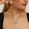 Fábrica de Origem Venda Quente Europeia e Americana Liga de Zinco Dourada Rosqueada Brincos Florais Conjunto de Joias para Mulheres Decorações