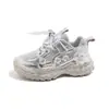 Tênis Dad Shoes de Flores Pequenas Novos para Meninas Primavera e Outono Solado Macio Antiderrapante Malha Respirável Tênis Esportivo Casual Corrida Versátil Calçado Único