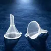 Mini funil de plástico com uma abertura pequena para dispensar frascos de spray de álcool em gel, água de cosméticos e loção