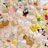 Novas Roupas, Bolsas, Lenços Decorativos, Meias, Acessórios e Materiais de Pelúcia Fofos de Desenho Animado de Alta Qualidade Que Não São Broches