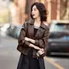 Jaqueta de couro genuíno Haining para mulheres, coleção primavera/outono 2026, curta, modelagem solta, com gola alta, estilo motociclista, feita de pele de carneiro, uma peça de outer wear de alta qualidade