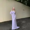 Atuendo de Vacaciones Sanya Maldivas: Bikini de Chica Atractiva para la Playa Combinado con Vestido Cubre-Traje de Vacaciones Transparente de Manga Larga sin Espalda