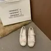 Nuevos zapatos bajos franceses de un solo color con lazo, suela plana, estilo Mary Jane, de una sola tira, alta apariencia, combinan para Primavera Verano 2026