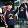 Camiseta de manga larga de algodón puro con tres rayas para niño, modelo nuevo 2026, para primavera y otoño, top base elegante de corte holgado para niños, estilo ins