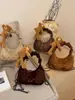 Novedad Otoño 2026 Bolso de Lunares de Nicho Popular Bolso de Hombro de Alto Valor Bolso Cruzado Retro para el Trabajo y el Viaje