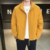 Chaqueta de Hombre con Cuello Alto Otoño 2026 Primavera y Otoño Nuevo Estilo Color Sólido Ropa Exterior Casual Tendencia Versátil Ropa de Trabajo Superior para Hombre