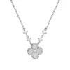 Collar de Trébol de Cuatro Hojas Luna Blanca Brisa Suave con Diamantes Triturados para Mujer, Colgante de Resina de Luz Suave, Cadena de Cuello Versátil Atmosférica y Exquisita