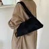 Bolsa Simples Diagonal Outono Coreana Leve Luxo Camurça Transversal Elegante Dia da Mulher 2026 Bolsa de Axila Nova Ombro Único Toque de Veludo