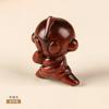 Homem côncavo de desenho animado tocando pequeno monstro escultura de sândalo verde chaveiro DIY pingente de bolsa acessórios para corrente de celular