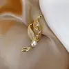 Broche com Acabamento de Luxo, Estilo Nicho e Simples, Alfinete de Roupa, Acessório de Pérola para Terno, Broche