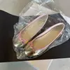 Zapatos retro Mary Jane de piel de oveja para commuting, punta redonda, apertura poco profunda, detalle de lazo, diseño de una sola tira, suela plana, cómodos para el uso diario