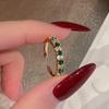 Exquisito y de Alta Gama Lujo Ligero Europeo y Americano Retro Industria Pesada Esmeralda Anillo Abierto Diseño Nicho Anillo de Zirconia Diamante Completo