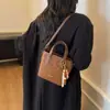 Bolso Pequeño Estampado de Leopardo para Mujer 2025 Nuevo Otoño e Invierno Súper Popular Bolso de Viaje para Mujer Salir Bolso Cubo de Hombro Único Cruzado