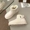 Botas de Neve Quentes de Veludo Espessado Femininas Estilo Novo de Inverno Sola Grossa Aumento Oculto de Altura Botas Curtas Antiderrapantes Sapatos de Algodão do Nordeste Fivela Retro