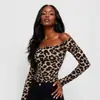 Coleção nova outono/inverno 2026 Amazon transfronteiriça europeia e americana: camiseta feminina sexy de manga longa com ombros à mostra e estampa de leopardo