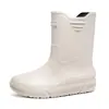 Botas de lluvia de moda transfronterizas para hombre, cálidas, de algodón liso, de media caña, impermeables para exteriores, zapatos de pesca, grosor resistente al desgaste, antideslizantes, zapatos de goma para cocina