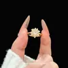 Nuevo anillo de moda de alta gama versátil estilo vintage con forma de estrella y diamantes, lujo ligero, anillo personalizado único y lujoso