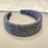 Elegante Diadema Negra de Estilo Francés para Otoño e Invierno con Dulce Pasador de Perlas, Diadema Alta Dentada con Pasador de Borde Ancho