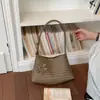 Bolso cubo de patrón tejido retro para mujer, nuevo estilo 2026, gran capacidad, moderno y versátil, bolso de hombro, bolso de axila, bolso tote de cuero suave