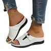 Fivela de cinto popular feminina novas sandálias plataforma leves de verão plus size, chinelos da moda para mulheres, estilo europeu e americano 2026 transfronteiriço