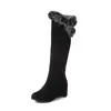17 novas botas de inverno acima do joelho para mulheres, estilo europeu e americano, com sola grossa, salto grosso, botas longas, peludas, botas de neve quentes, atacado em vermelho e preto