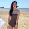 Novo Maiô Triângulo Peça Única para Mulheres para Cobrir a Barriga e Efeito Emagrecedor para Férias na Praia Roupa de Banho para Fonte Termal para Mulheres [Drop Shipping]