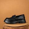 Zapatos pequeños de cuero negro estilo británico, nuevos, 2023. Zapatos vintage de cuero tejido de una sola capa. Zapatos de mujer, mocasines de plataforma de piel de becerro.
