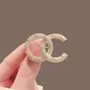 Broche Pequeño Estilo Chanel para Traje de Mujer Hebilla de Pin para Cuello de Camisa de Gama Alta Exquisito Pin Pequeño Chapado en Oro Accesorios para Ropa de Cárdigan de Moda
