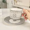 Taza Retro Europea para Pareja Taza de Café y Platillo de Porcelana de Hueso Juego Souvenir Retro Francés Regalo de Cumpleaños Mudanza a Casa Nueva