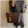 Bolsa de Tote Grande de Estilo Coreano Retro con Temperamento 2026 Bolso de Hombro Casual para el Trabajo Tendencia de Moda Súper Caliente para Mujer