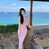 Vestido SKI Kardashian SOFT LOUNGE de encaje con estampado floral elástico, acanalado, con espalda abierta grande y tirantes finos