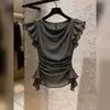 Blusa Cinza com Manga Bufante Estilo Francês para Mulheres, Cintura Marcada e Emagrecedora, com um Design Plissado Chique e Estilo Único de Camiseta