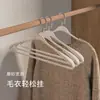 Cabides curvos, espessados e reforçados de luxo leve para uso doméstico, projetados para adultos, com design de ombro contínuo, adequados para roupas secas e molhadas, e com superfície antiderrapante